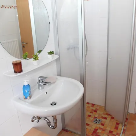 Biene Apartment *